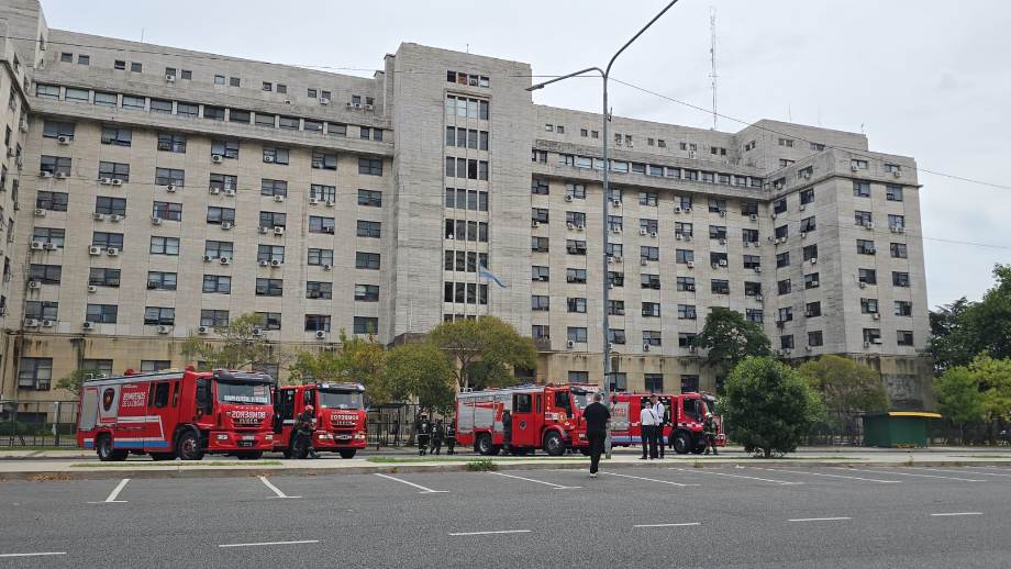 Tareas del simulacro de emergencia en los tribunales de Comodoro Py.