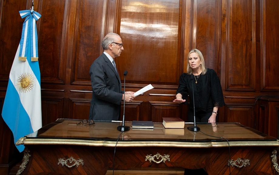 Ana Beatriz Fernández - abogada de la matrícula federal, de San Nicolás, provincia de Buenos Aires.